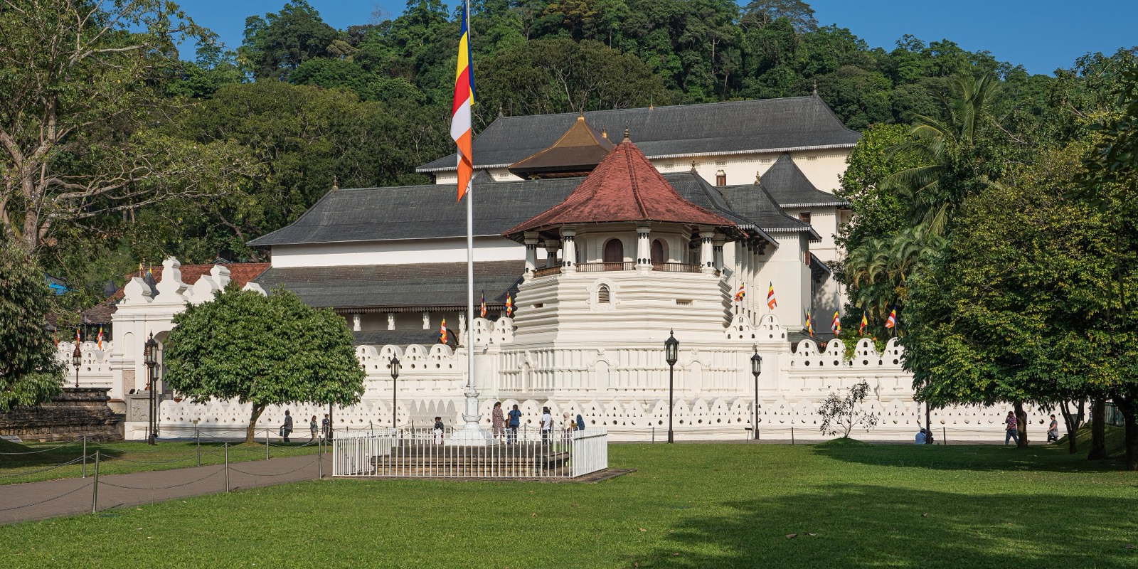 Temple of the Tooth in Kandy
